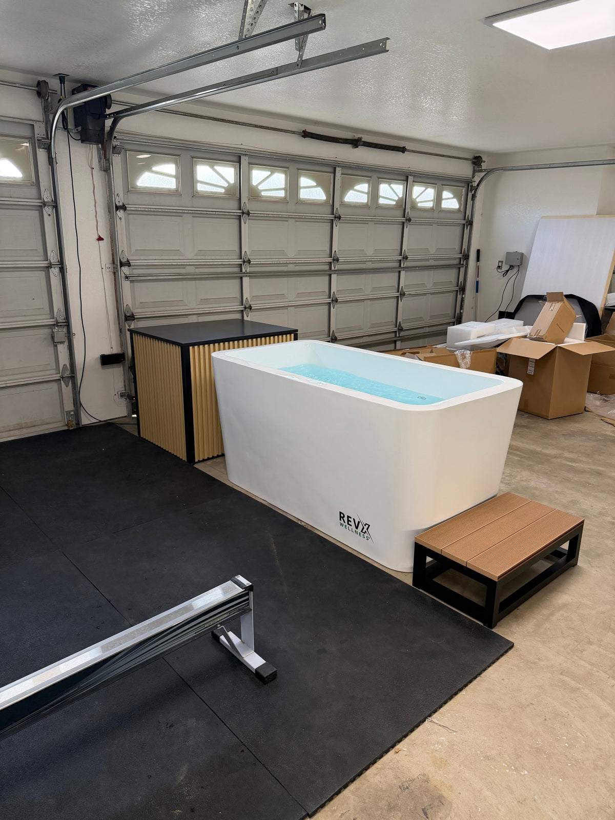 RevX Acrylic X Tub Cold Plunge with LUX 1.5 HP Chiller & Filtration
