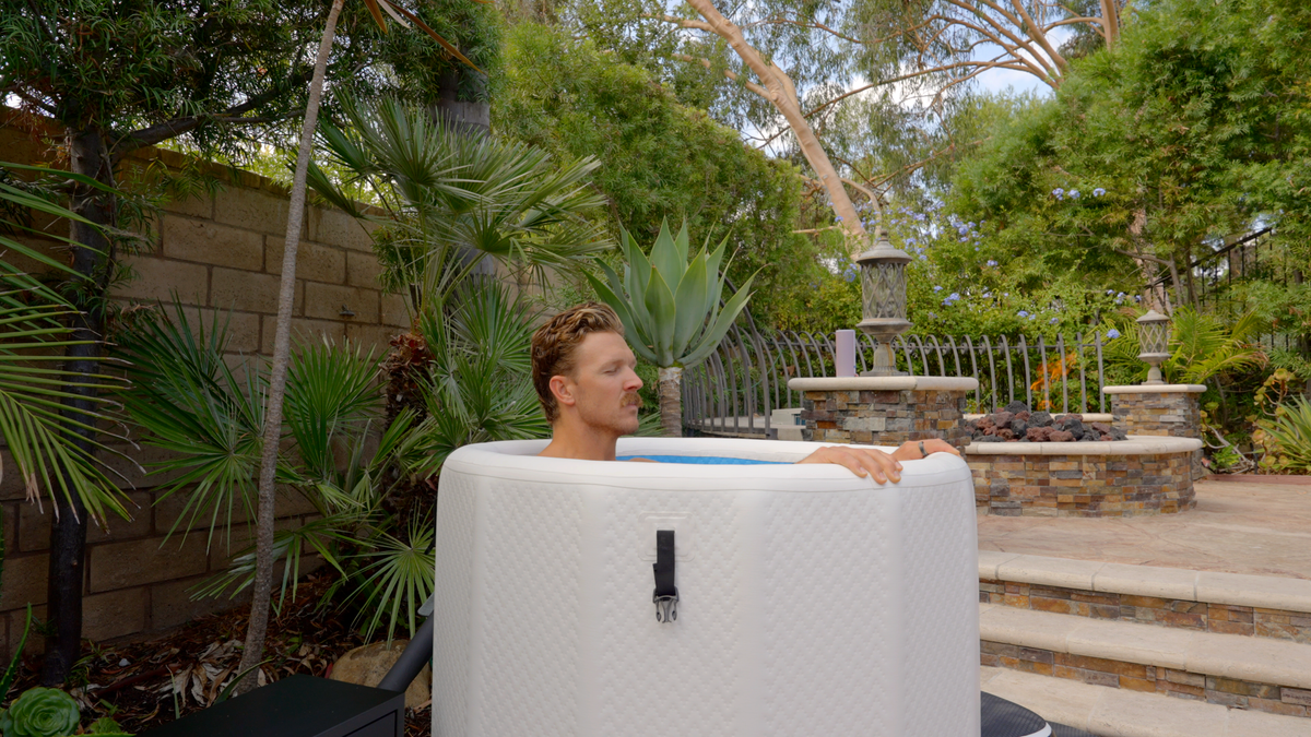RevX Inflatable Barrel Cold Plunge with Steps – Portable Ice Bath Tub
