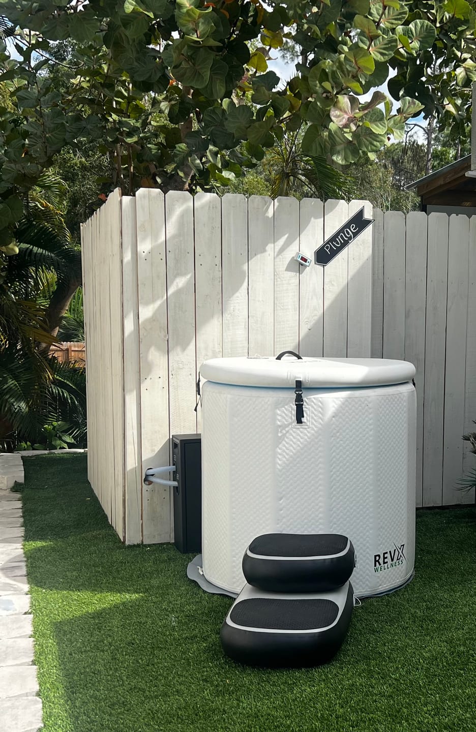 RevX Inflatable Barrel Cold Plunge with Steps – Portable Ice Bath Tub